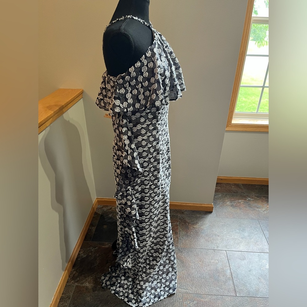 New Badgley Mischka Jewel Alix black silver popover ruffle maxi dress. Size 10 - Picture 2 of 15